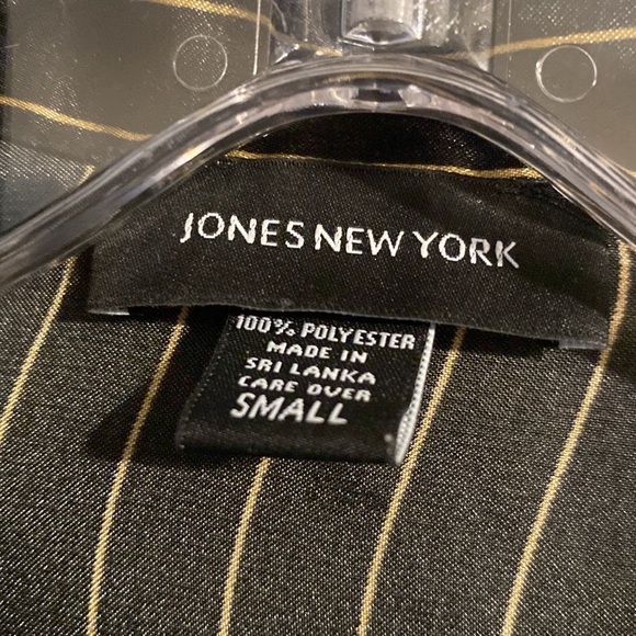 Jones New York Pajama Set. - Picture 2 of 8